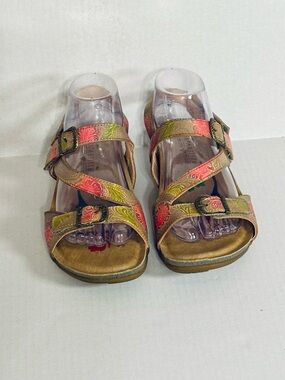 L'Artiste Moai style Spring Step floral adjustable strap comfort sandals shoes